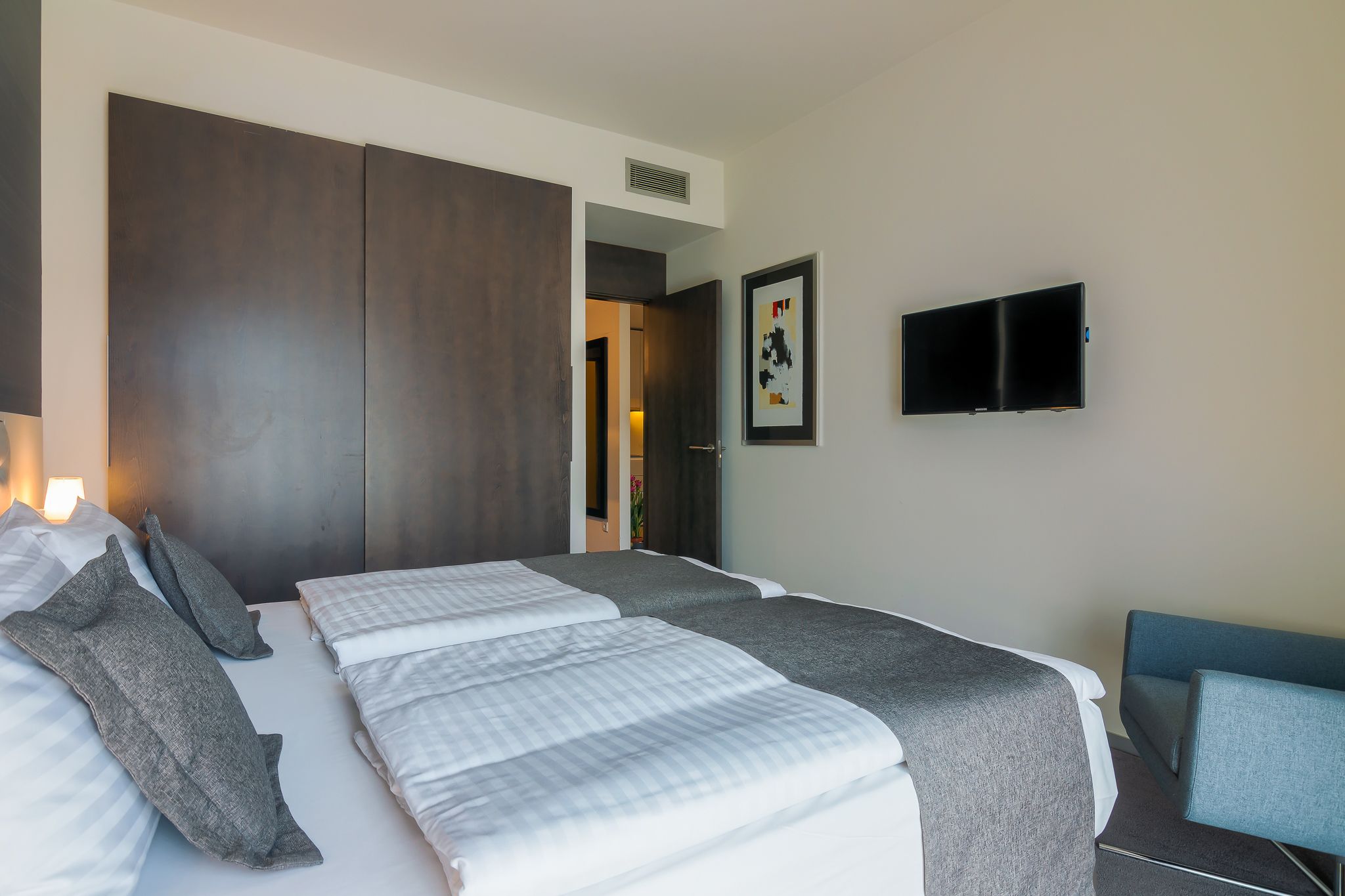 executive suite, 1 king bed | 1 bedroom, premium bedding, minibar, desk