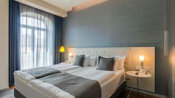 1 quarto, roupas de cama premium, frigobar, escrivaninha