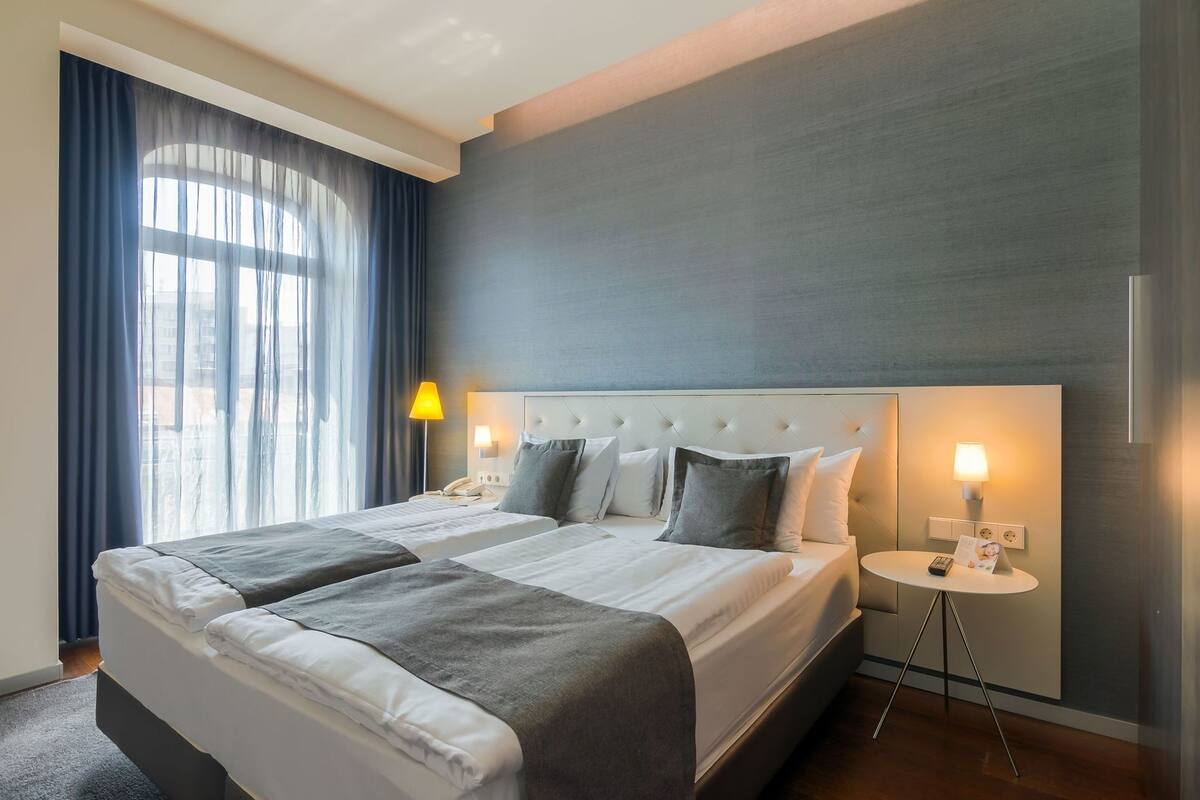 1 bedroom, premium bedding, minibar, desk