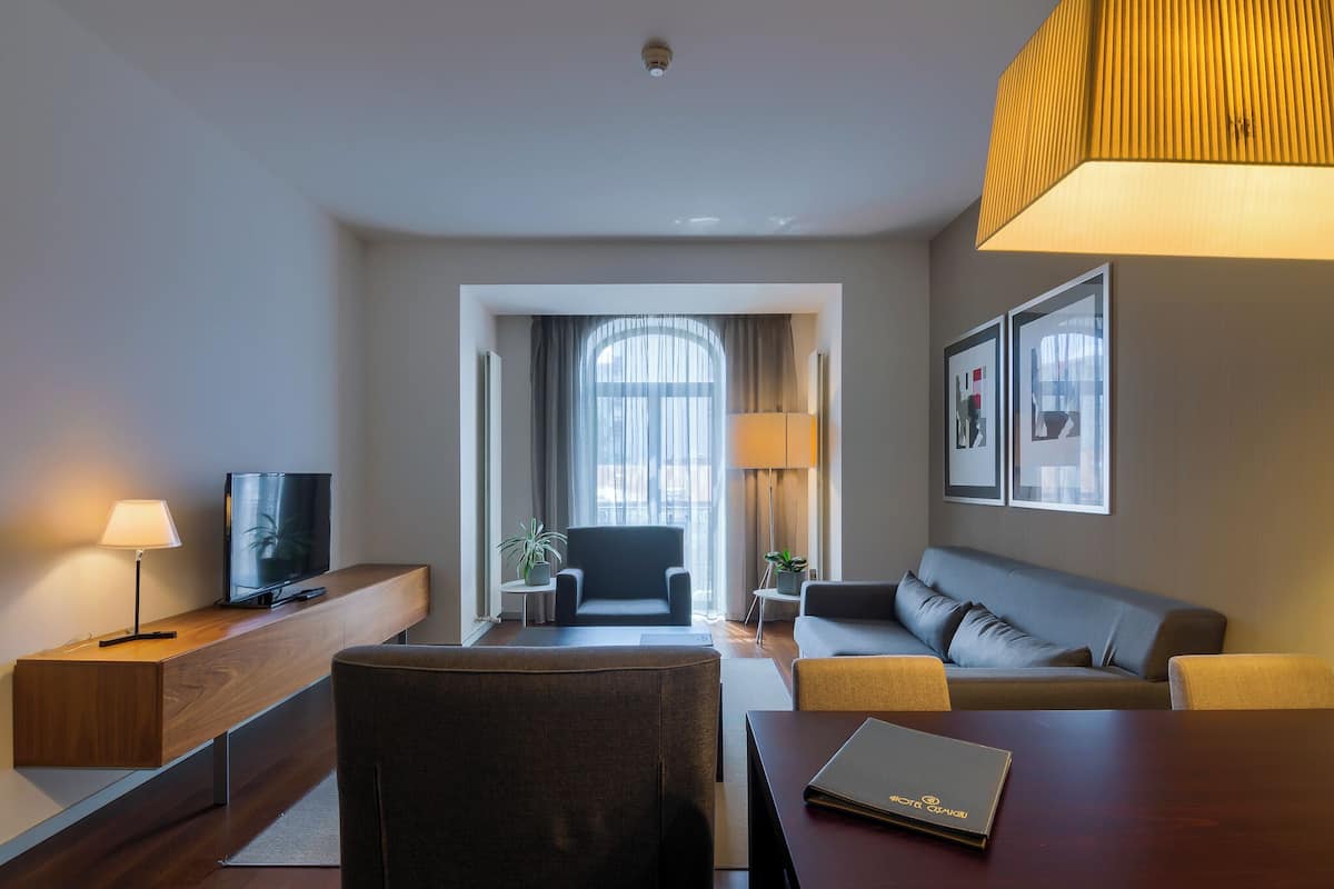 Deluxe Suite, 1 Queen Bed | View from room