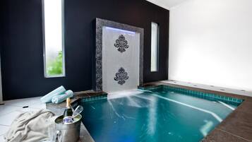 Sauna, Whirlpool, Körperbehandlungen, Aromatherapie, Körperpeelings