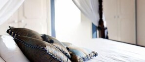 1 phòng ngủ, bộ đồ giường cao cấp, minibar, bàn 