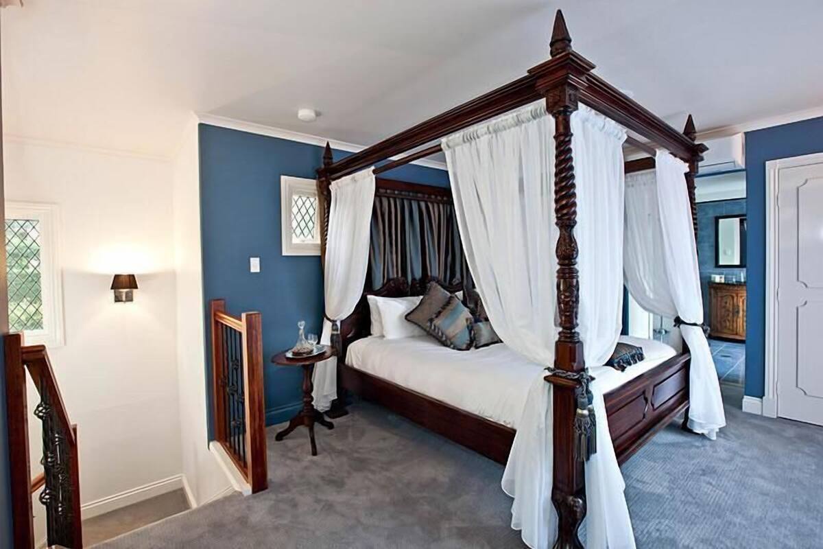 Uma cama King | 1 quarto, roupas de cama premium, frigobar, escrivaninha