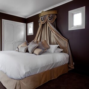 1 bedroom, premium bedding, minibar, desk