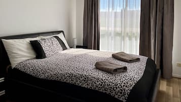 Familie cottage, 3 slaapkamers, keuken | Verduisterende gordijnen, een strijkplank/strijkijzer, gratis wifi