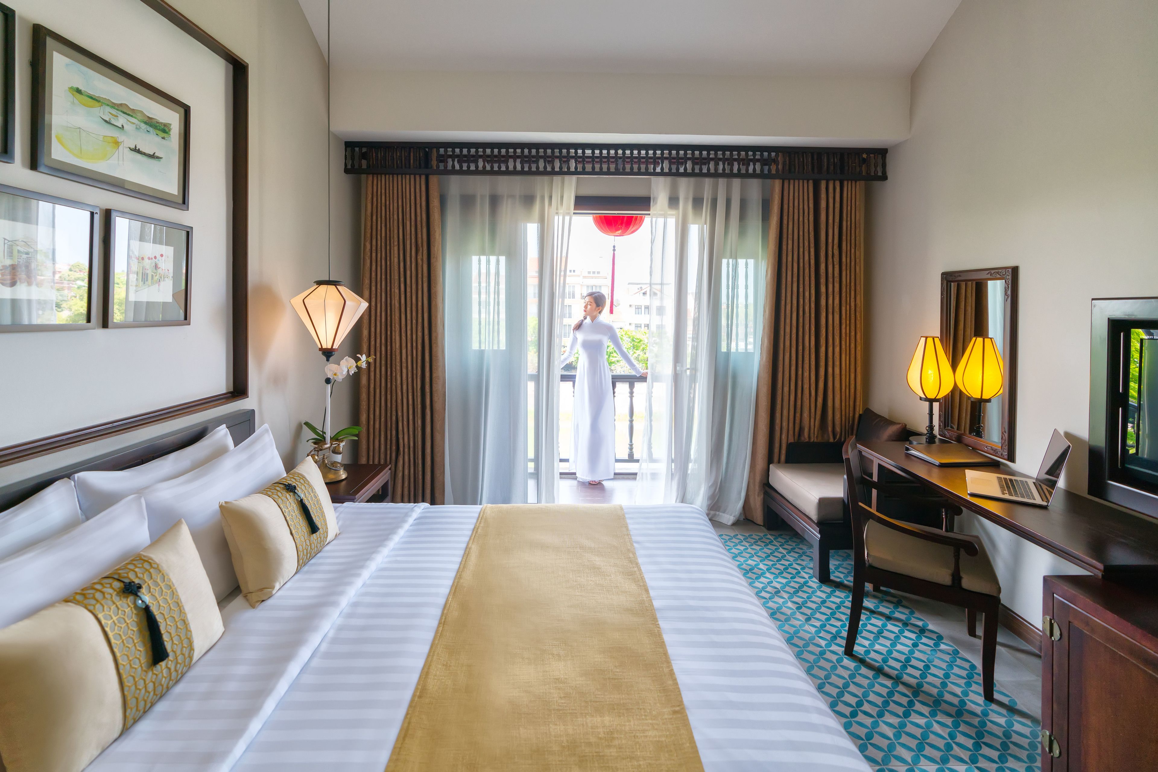 suite, river view | 1 bedroom, down duvets, select comfort beds, minibar