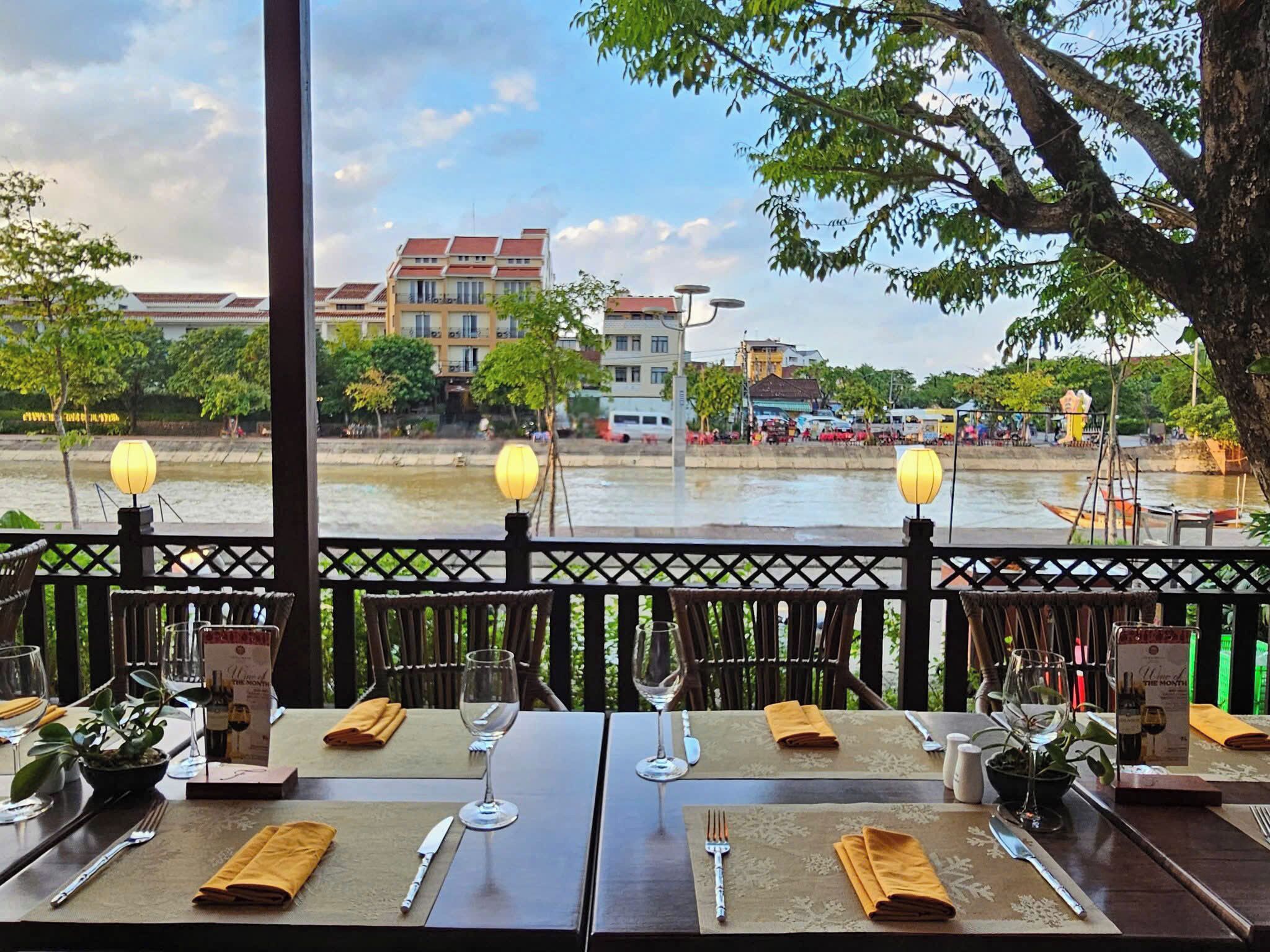 朝食、ランチ、ディナーに営業 (ベトナム料理)