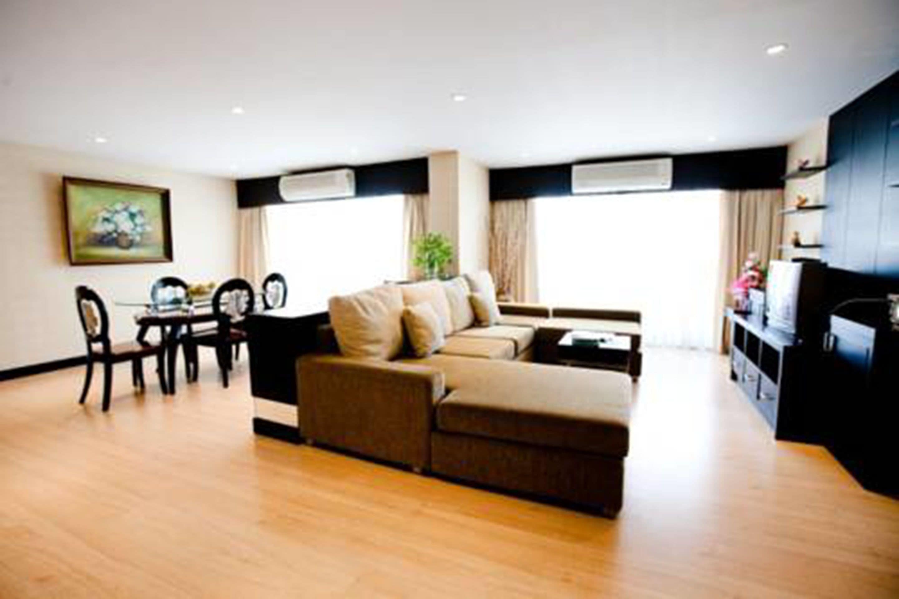comfort quadruple room, 2 bedrooms | living area | 32-inch flat-screen tv with cable channels, tv