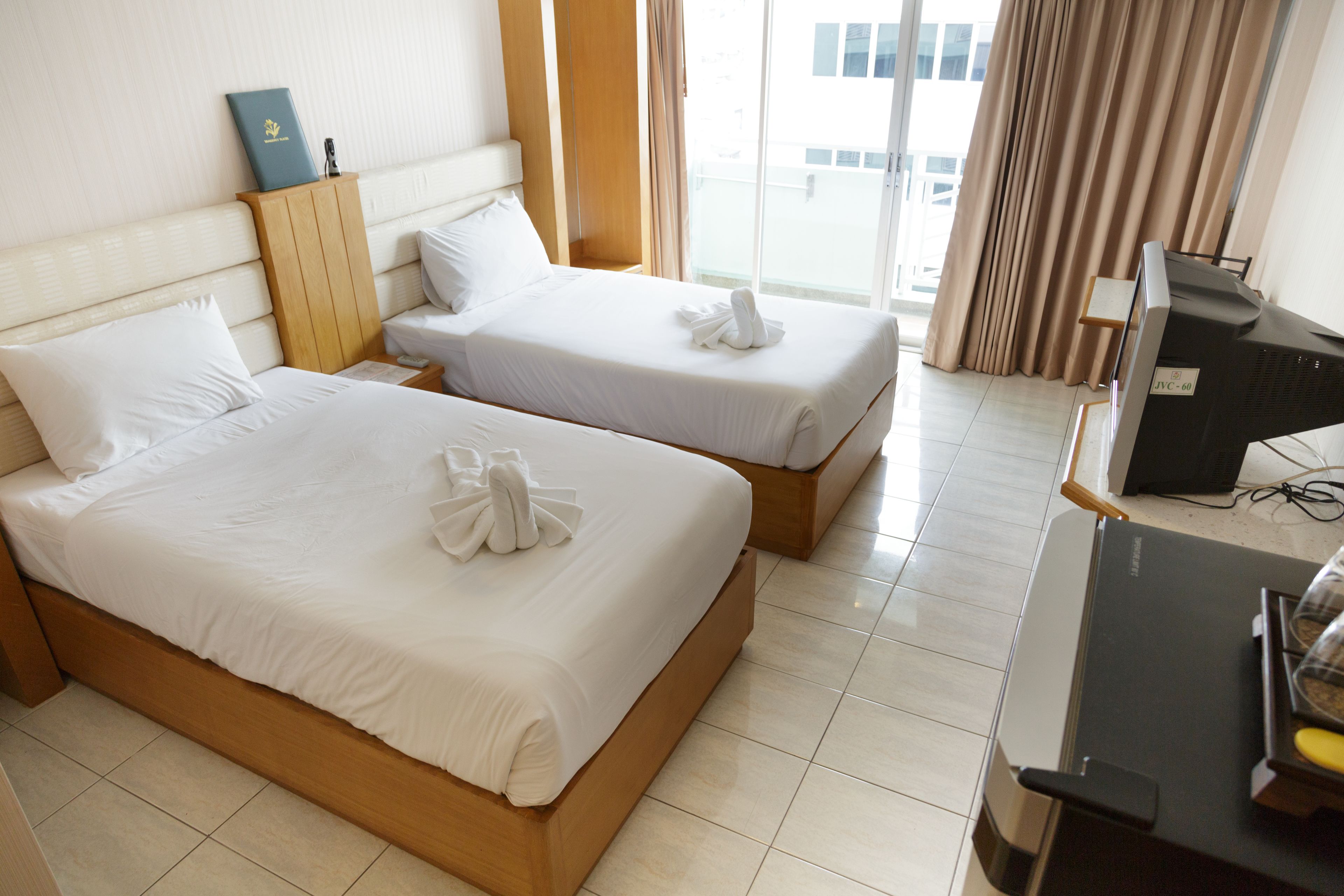 standard studio twin bed room  | rollaway beds, free wifi