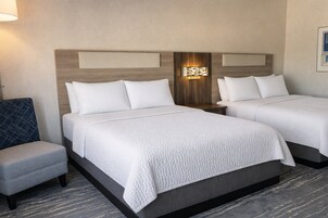 标准房, 2 张大床 | 防过敏的被褥、办公桌、熨斗/熨衣板、免费婴儿床