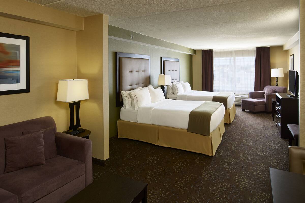 suite, multiple beds | hypo-allergenic bedding, desk, iron/ironing board, free cots/infant beds