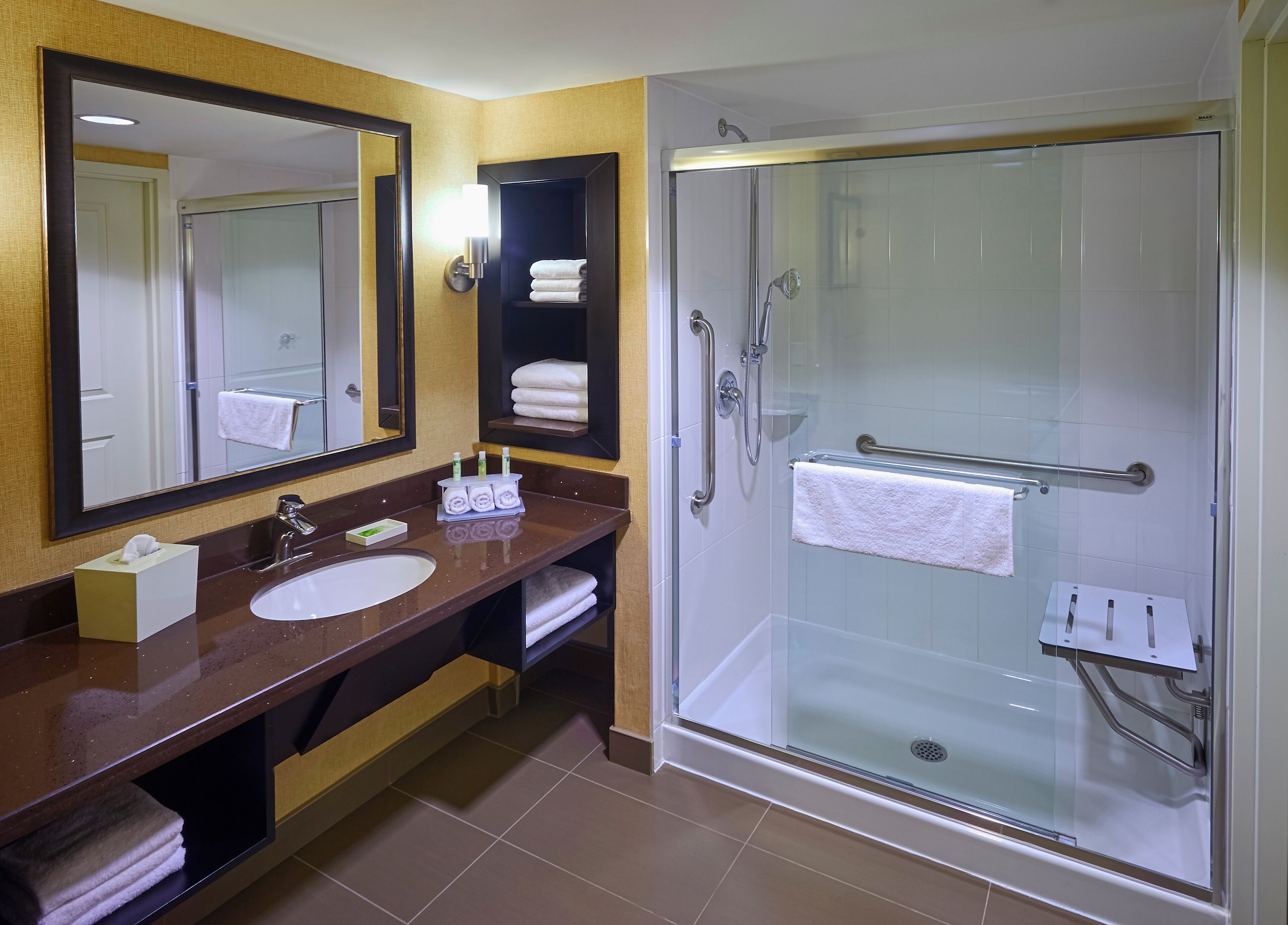 Standard Room, 1 King Bed, Mobility Accessible (Mobility, Accessible Tub) | Bathroom | Hair dryer, towels