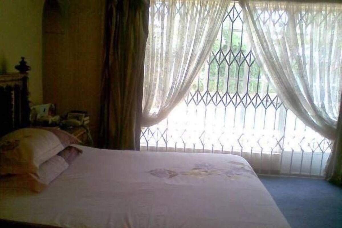 Standard Double Room | Minibar, in-room safe, iron/ironing board, free WiFi