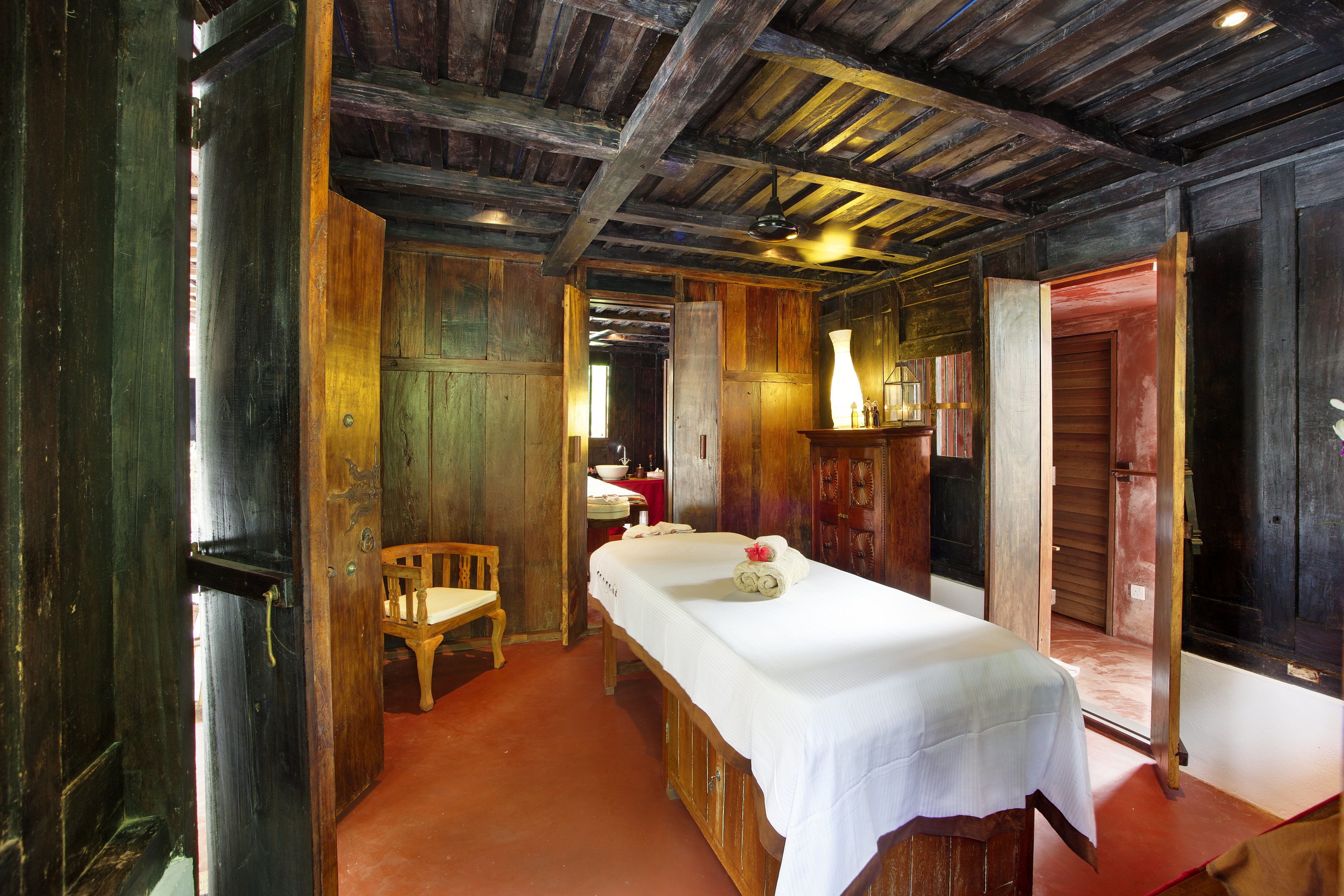 Couples treatment room(s), hot stone massages, Swedish massages