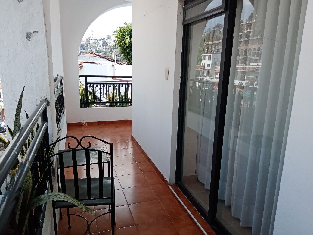 Habitación estándar, 1 cama Queen size | Escritorio, cortinas blackout, wifi gratis y ropa de cama 