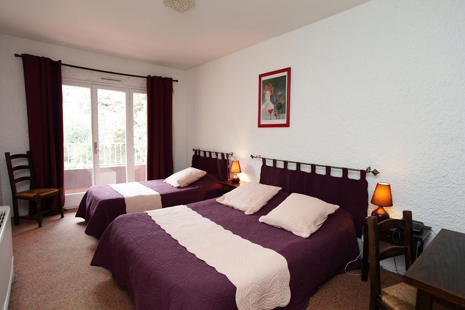 desk, free cots/infant beds, free wifi, bed sheets