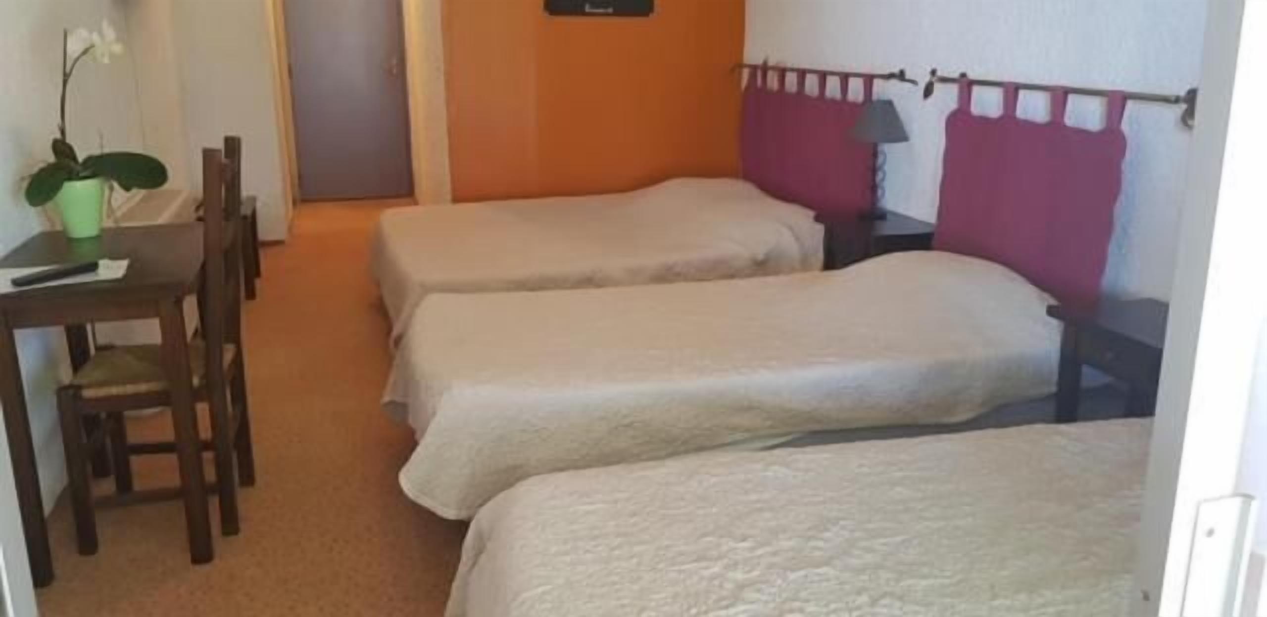 desk, free cots/infant beds, free wifi, bed sheets