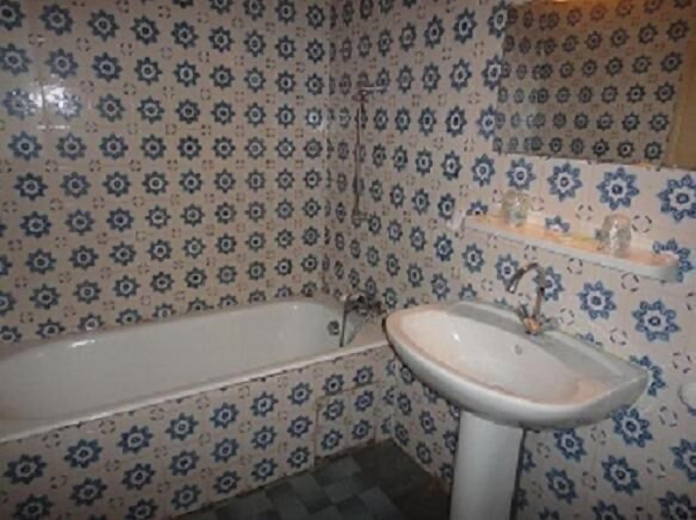 free toiletries, towels