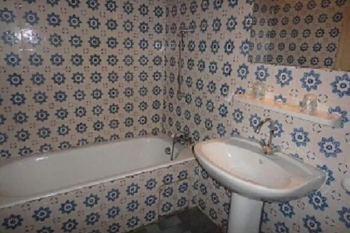 free toiletries, towels