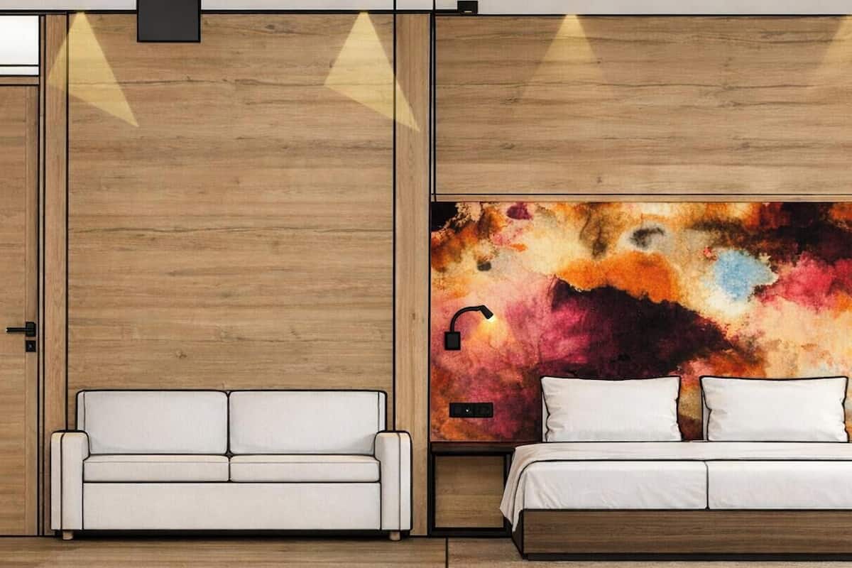 Habitación doble Premium, balcón | Caja de seguridad en la habitación, escritorio y cortinas blackout