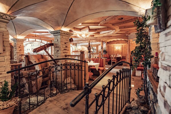 Se sirven desayunos, almuerzos y cenas; cocina internacional