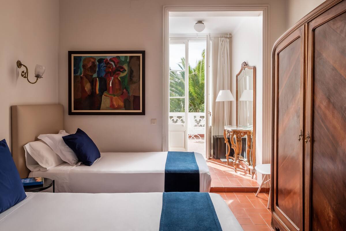 quadruple room, terrace | 1 bedroom, minibar, in-room safe, free wifi