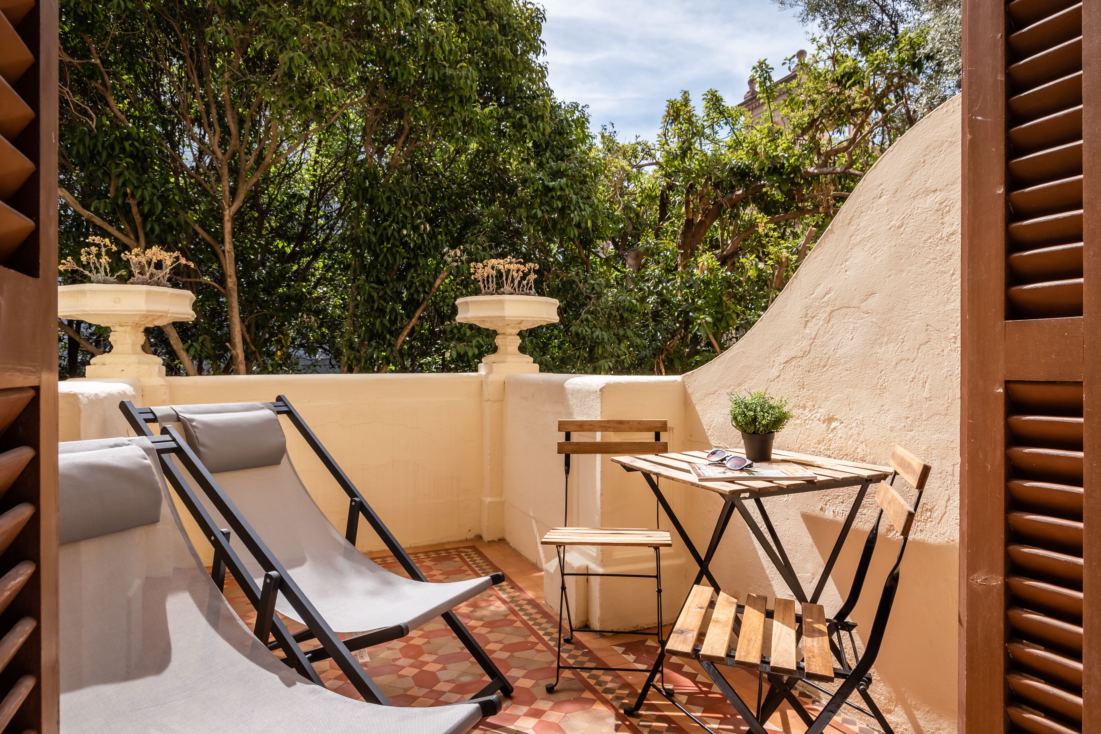 Kamer, 1 twee- of 2 eenpersoonsbedden, terras | Een minibar, een kluis op de kamer, gratis wifi, beddengoed