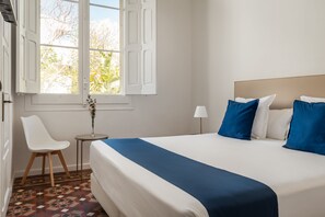 Dobbelt- eller tomannsrom | Minibar, safe på rommet, wi-fi (inkludert) og sengetøy