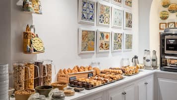 Daily buffet breakfast for a fee