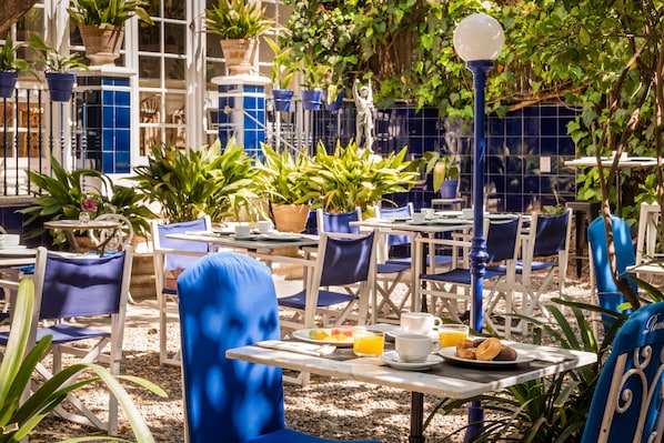 Daily buffet breakfast (EUR 12 per person)