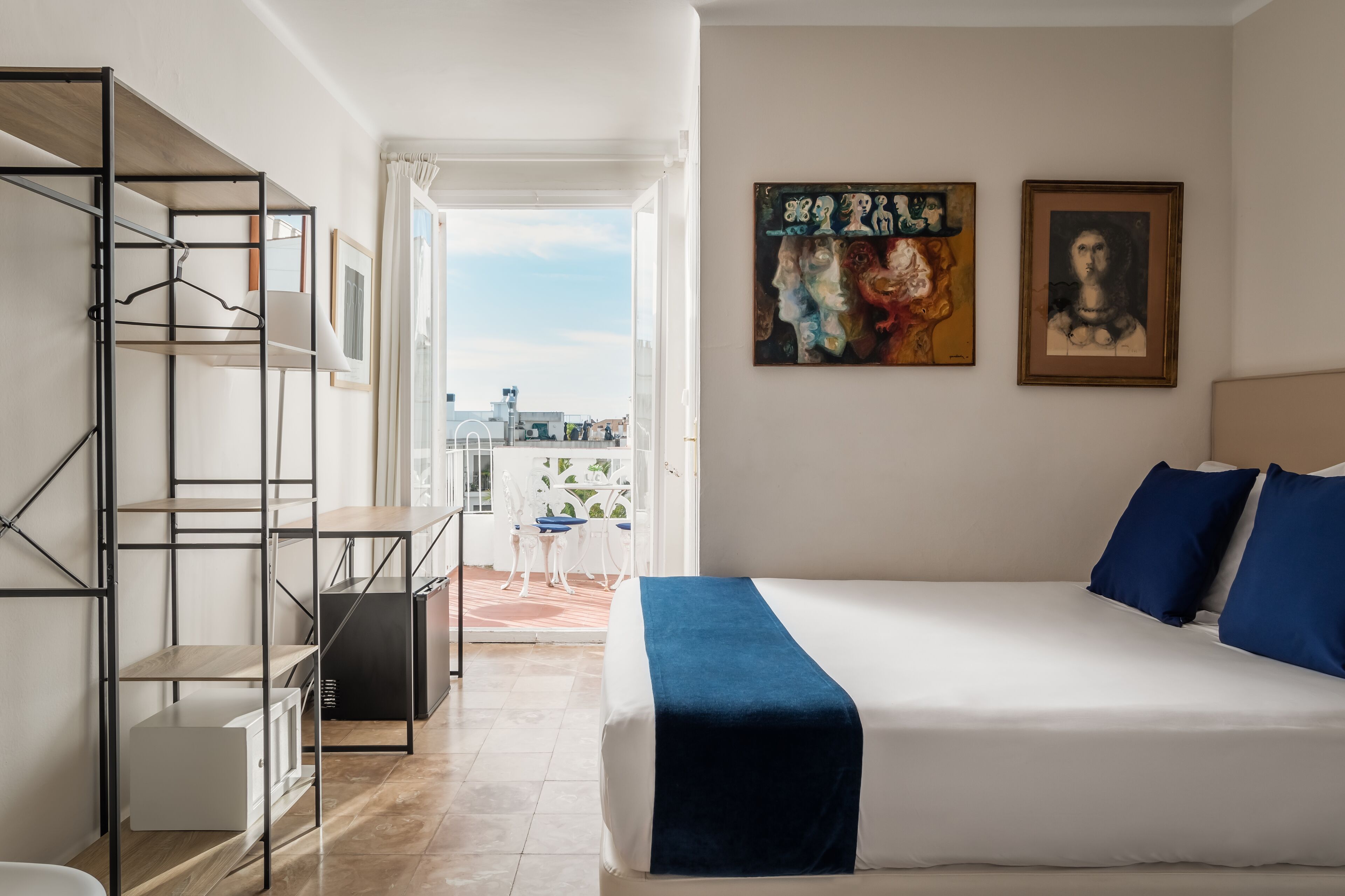 triple room, terrace | 1 bedroom, minibar, in-room safe, free wifi