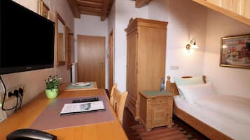 1 bedroom, premium bedding, individually decorated
