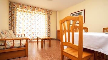 Standard Apartment, 2 Bedrooms | In-room dining