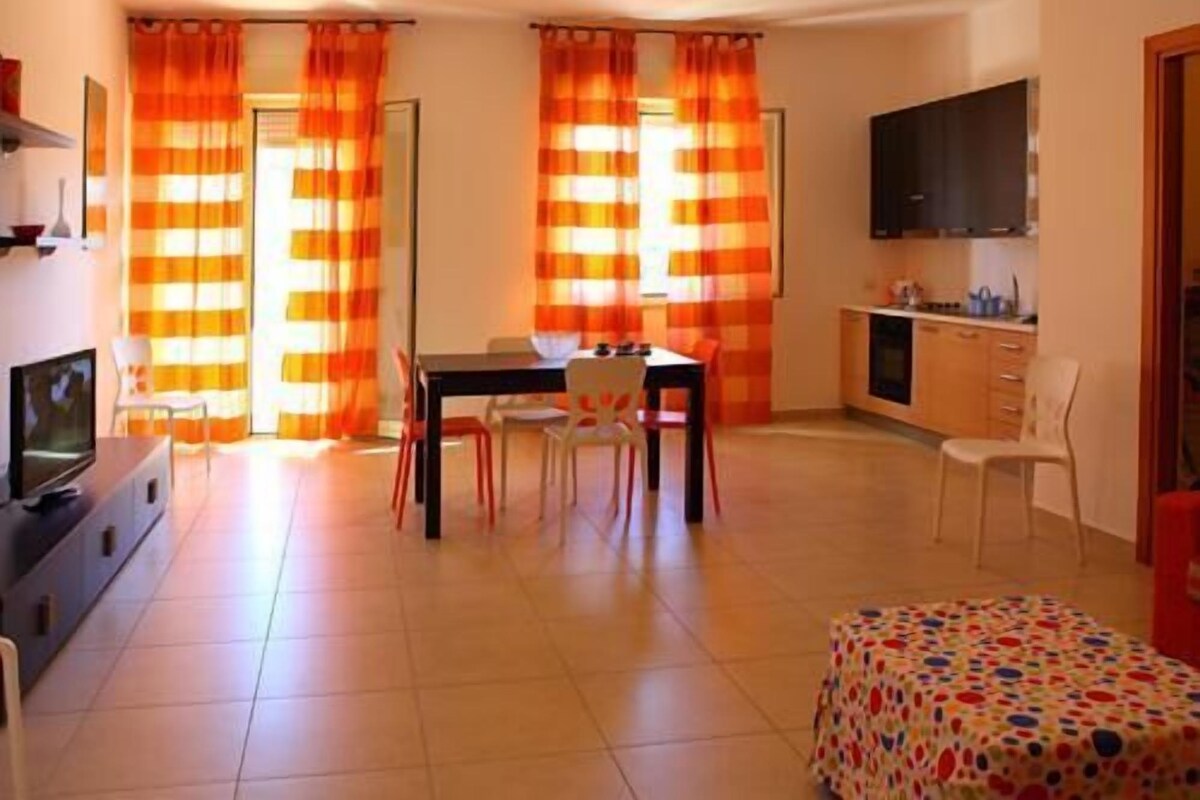 Apartment, 1 Bedroom, Sea View | In-room dining