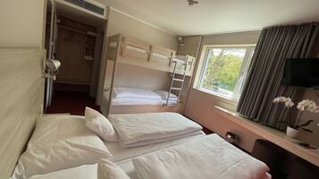 Hochwertige Bettwaren, Schreibtisch, VerdunkelungsvorhÀnge