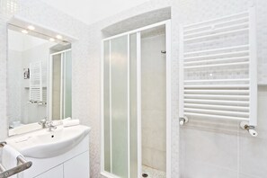 Chambre Quadruple | Salle de bain