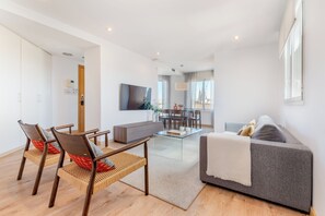 Penthouse, 3 Bedrooms, City View (4-6 adults) | Living area | 37-inch Smart TV with digital channels - The Corner Apartments by Aspasios (Barcelona)