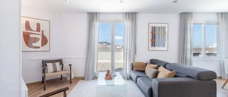 Penthouse, 2 Bedrooms, City View (2-4 adults) | Living area