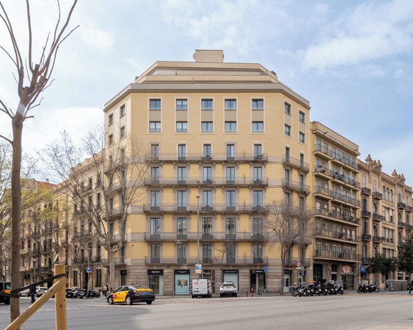 Front of property - The Corner Apartments by Aspasios (Barcelona)