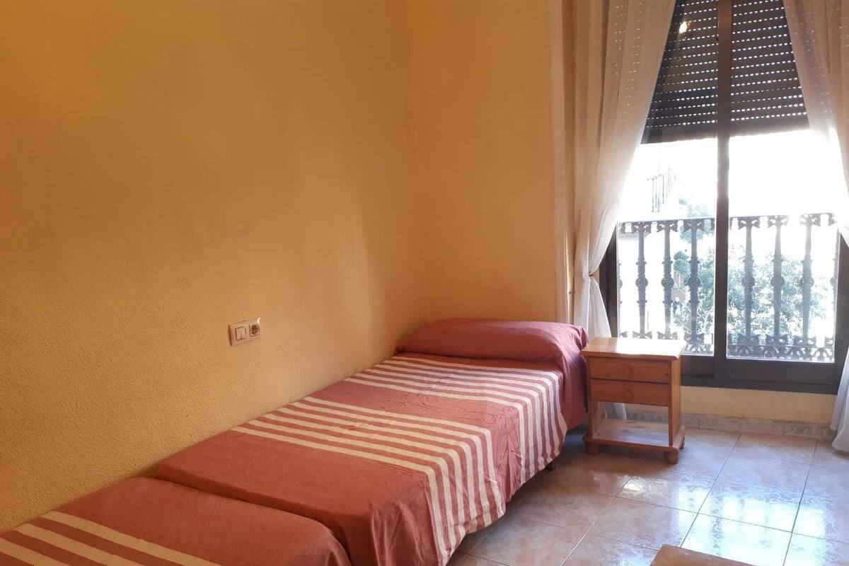 Standard Twin Room, 2 Twin Beds, Shared Bathroom | WiFi (free), bed sheets