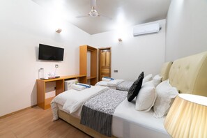 1 bedroom, premium bedding, minibar, in-room safe