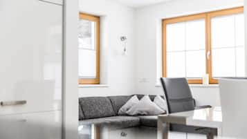 ๋๋ญ์ค ์ํํธ, ์นจ์ค 2๊ฐ, ๊ธ์ฐ | ๊ฐ์ค ๋ด ๊ธ๊ณ , ์๋ง ์ปคํผ, ๋ฐฉ์ ์ค๋น, ๋ฌด๋ฃ WiFi