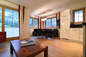 Deluxe Apartment, 2 Bedrooms, Balcony, Mountain View (Top 3) | In-room safe, blackout drapes, soundproofing, free WiFi - A CASA Residenz (Soelden)
