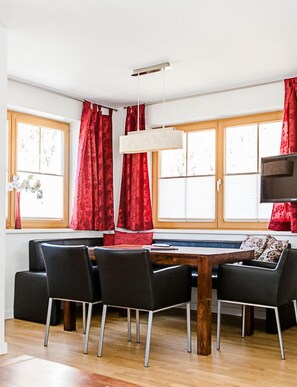 Deluxe Apartment, 2 Bedrooms, Balcony, Mountain View (Top 3) | In-room safe, blackout curtains, soundproofing, free WiFi - A CASA Residenz (Soelden)