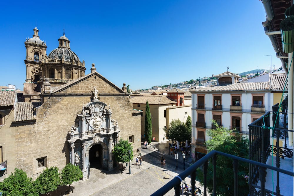La Perla Granada Suites