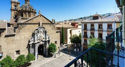 La Perla Granada Suites