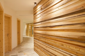 Sauna, steam room, body treatments, aromatherapy, body wraps
