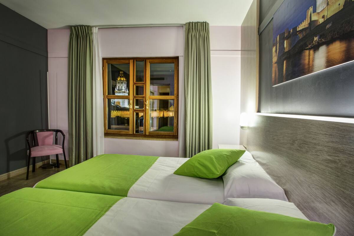 Double Room | Desk, WiFi (free), bed sheets