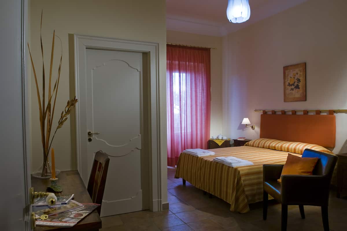 Katil Select Comfort, meja, katil lipat simpan/tambahan, Wi-fi percuma