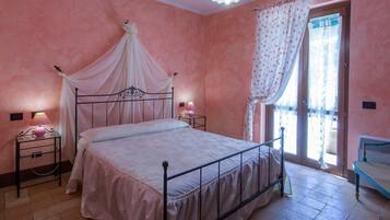 Iron/ironing board, cribs/infant beds, rollaway beds, free WiFi